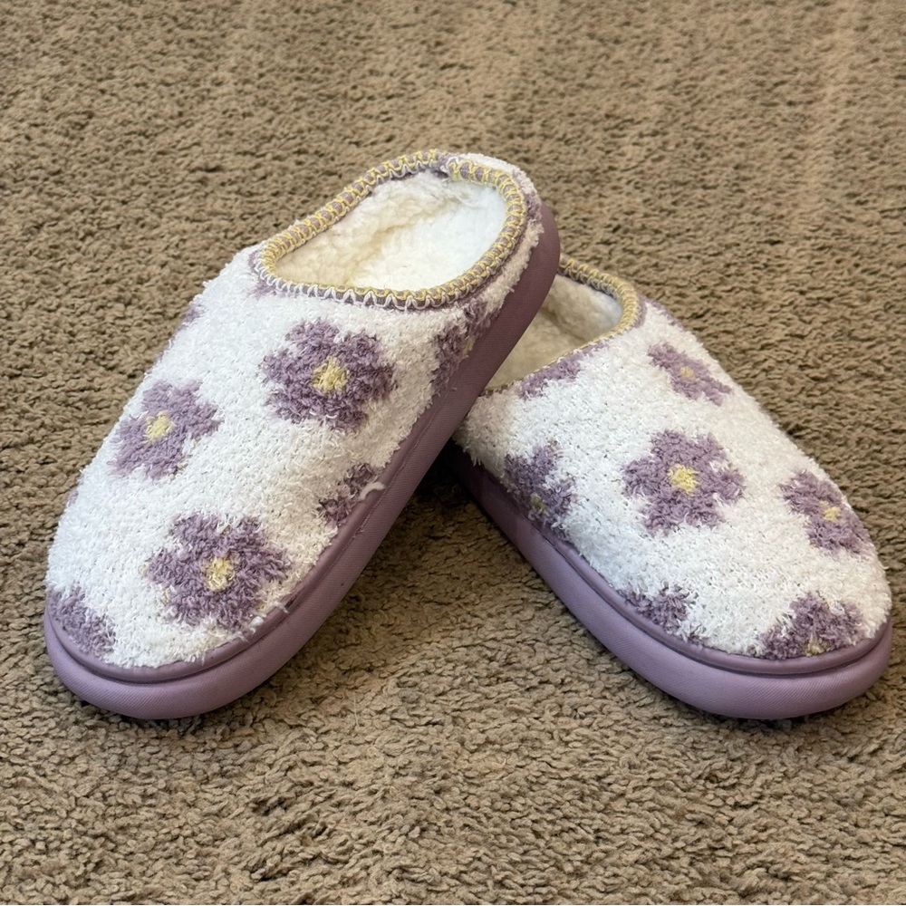 NWOT Muk Luks Fuzzy Clog Slippers Floral Purple Cream Women’s 7–8